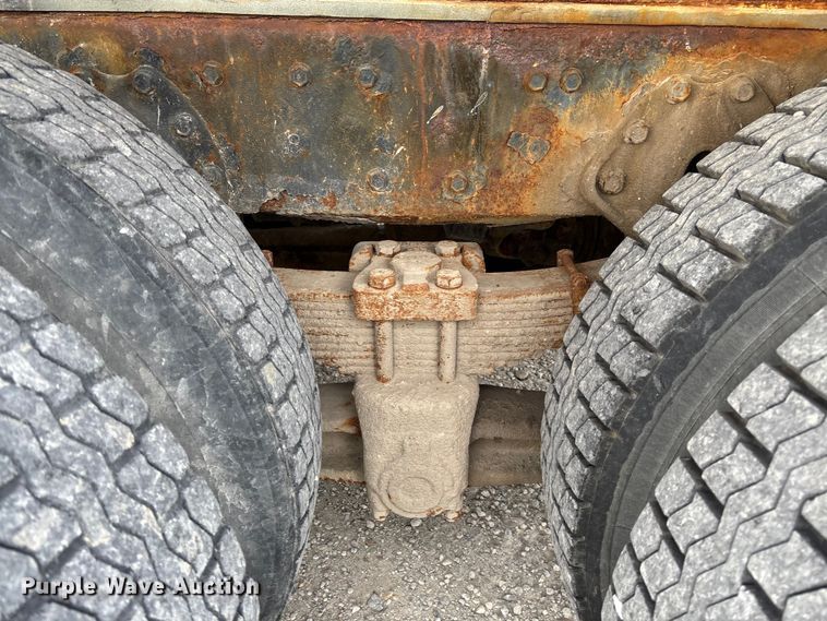 image for item EV3243 1989 International F-2654 fertilizer delivery truck