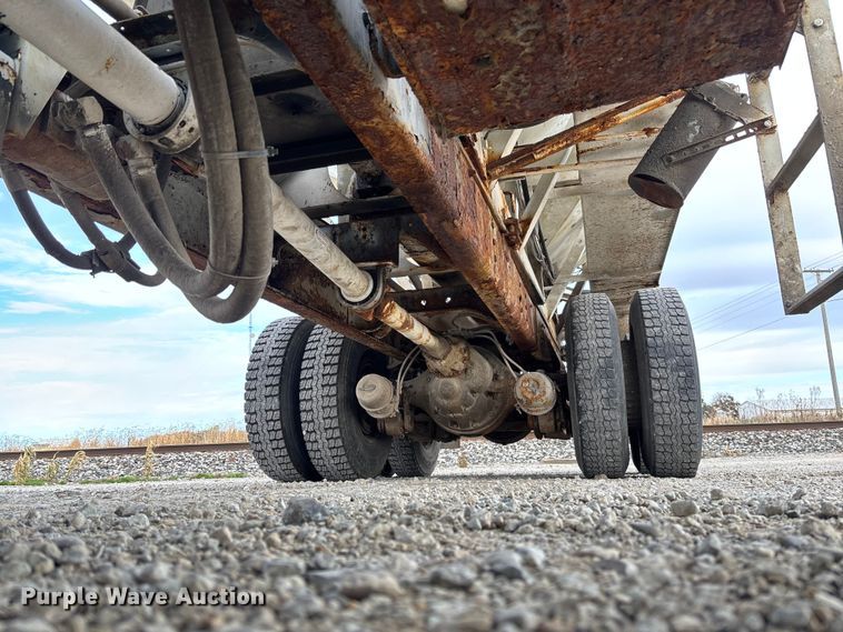 image for item EV3243 1989 International F-2654 fertilizer delivery truck