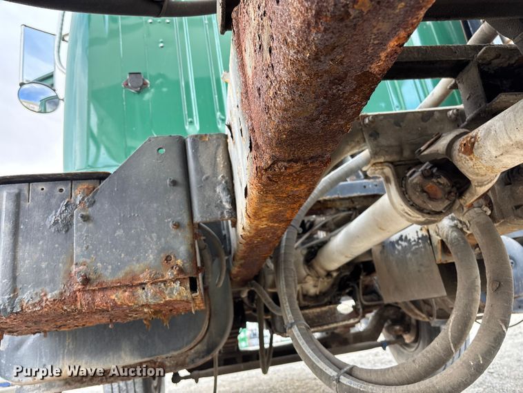 image for item EV3243 1989 International F-2654 fertilizer delivery truck