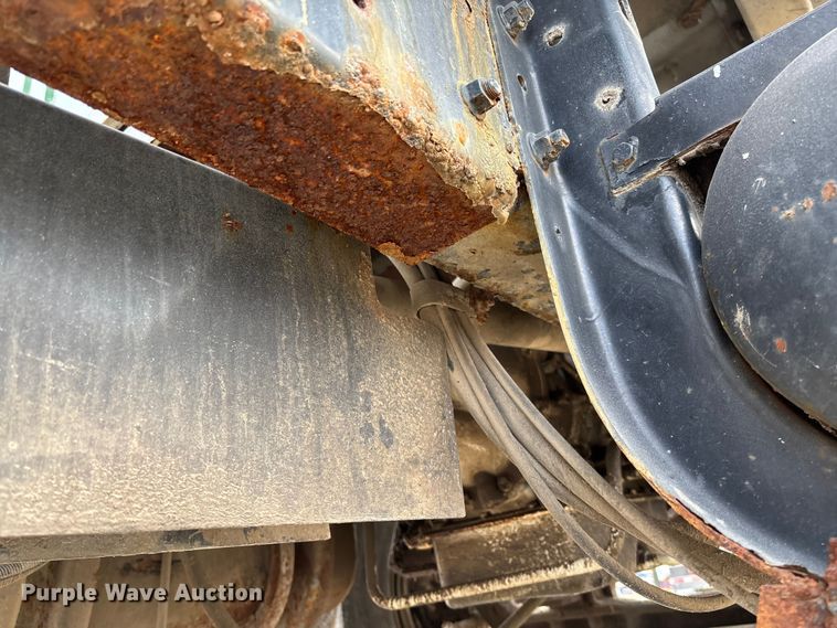 image for item EV3243 1989 International F-2654 fertilizer delivery truck