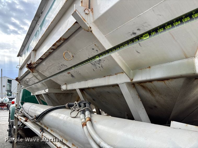 image for item EV3243 1989 International F-2654 fertilizer delivery truck