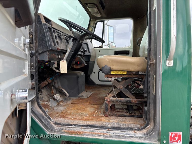 image for item EV3243 1989 International F-2654 fertilizer delivery truck