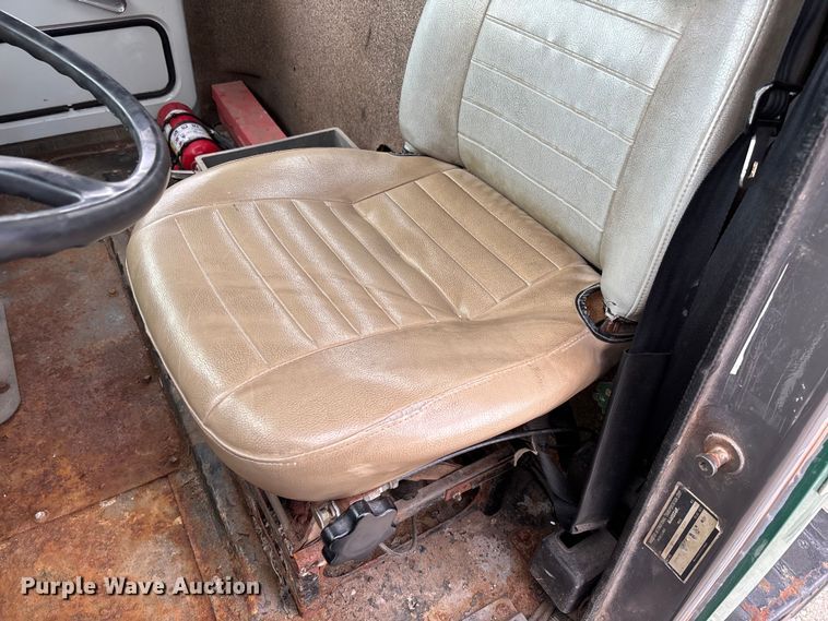 image for item EV3243 1989 International F-2654 fertilizer delivery truck