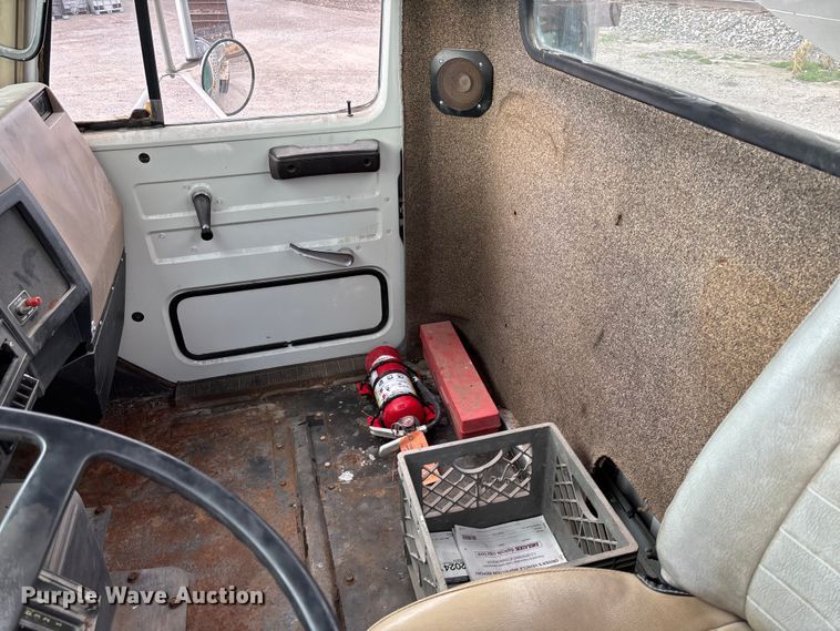 image for item EV3243 1989 International F-2654 fertilizer delivery truck