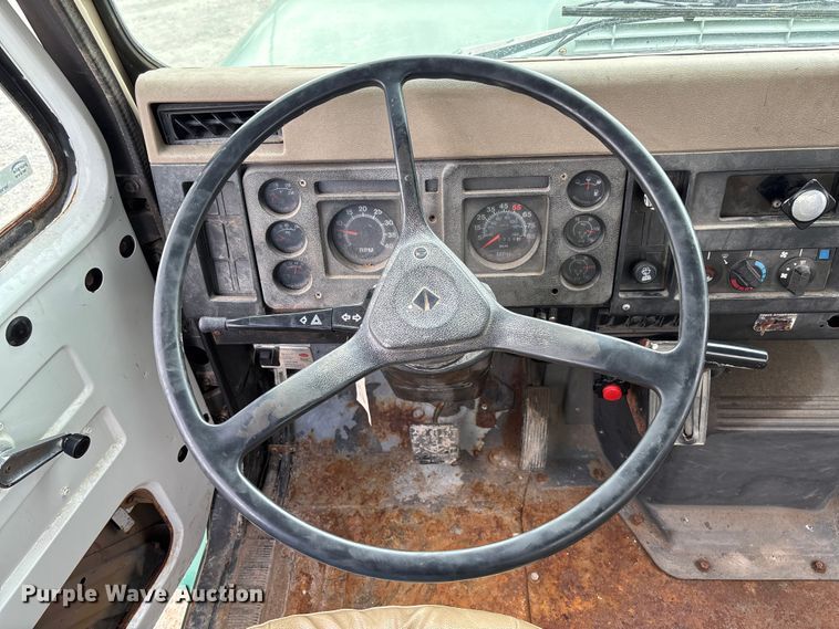 image for item EV3243 1989 International F-2654 fertilizer delivery truck