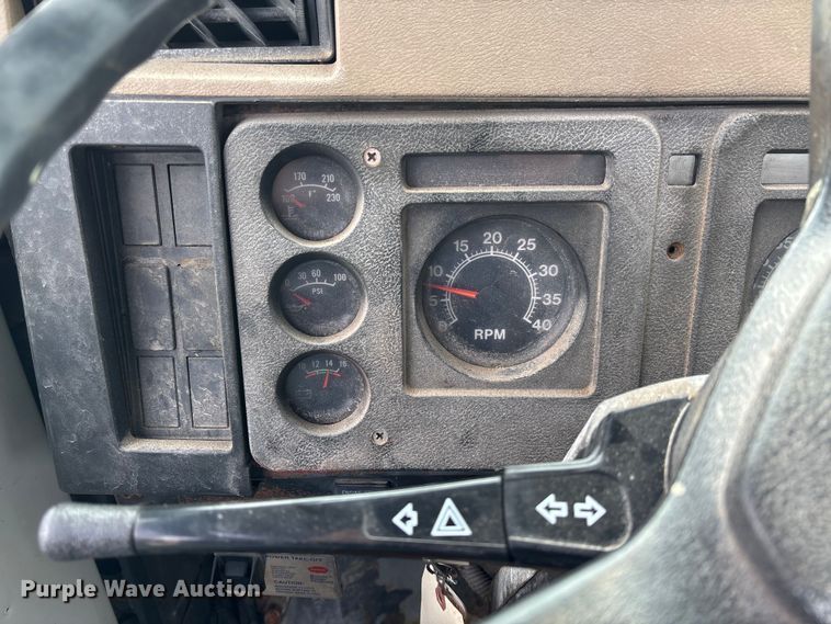 image for item EV3243 1989 International F-2654 fertilizer delivery truck