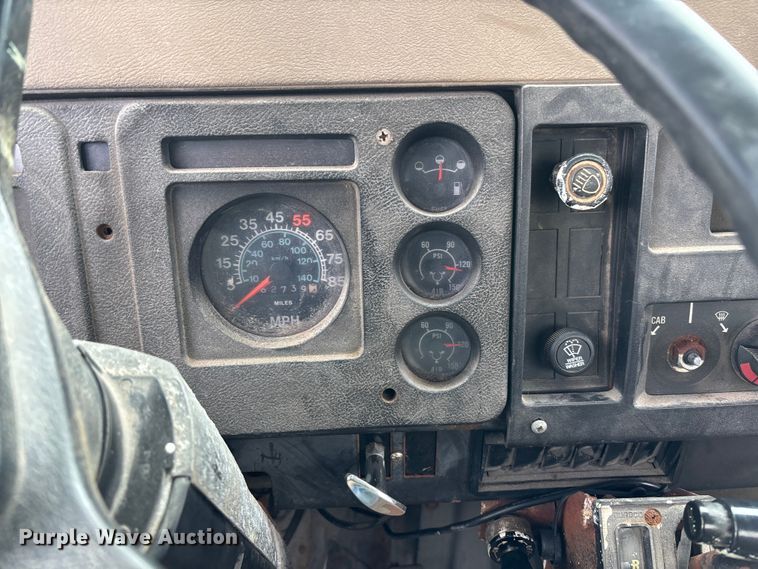 image for item EV3243 1989 International F-2654 fertilizer delivery truck