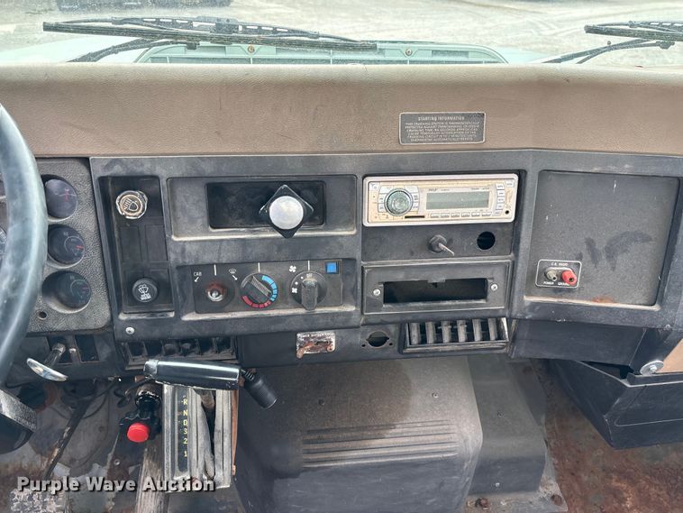 image for item EV3243 1989 International F-2654 fertilizer delivery truck