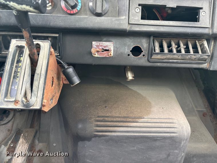 image for item EV3243 1989 International F-2654 fertilizer delivery truck