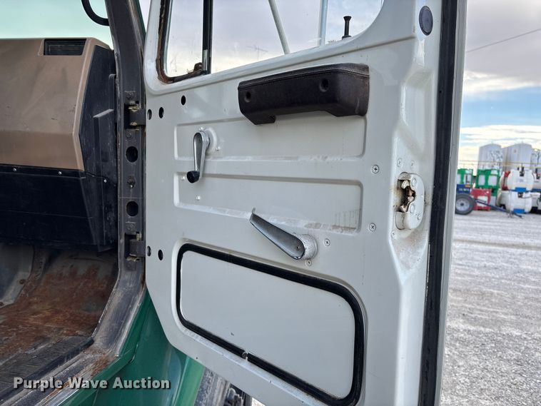 image for item EV3243 1989 International F-2654 fertilizer delivery truck