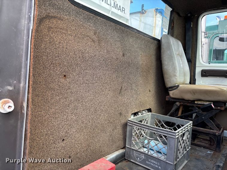 image for item EV3243 1989 International F-2654 fertilizer delivery truck