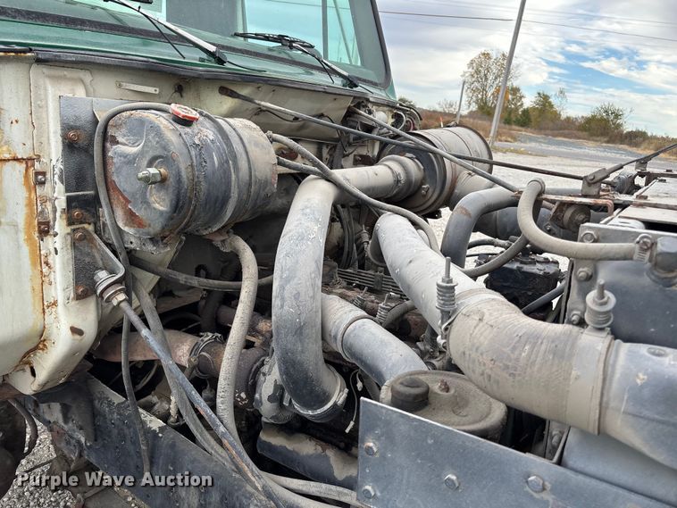 image for item EV3243 1989 International F-2654 fertilizer delivery truck