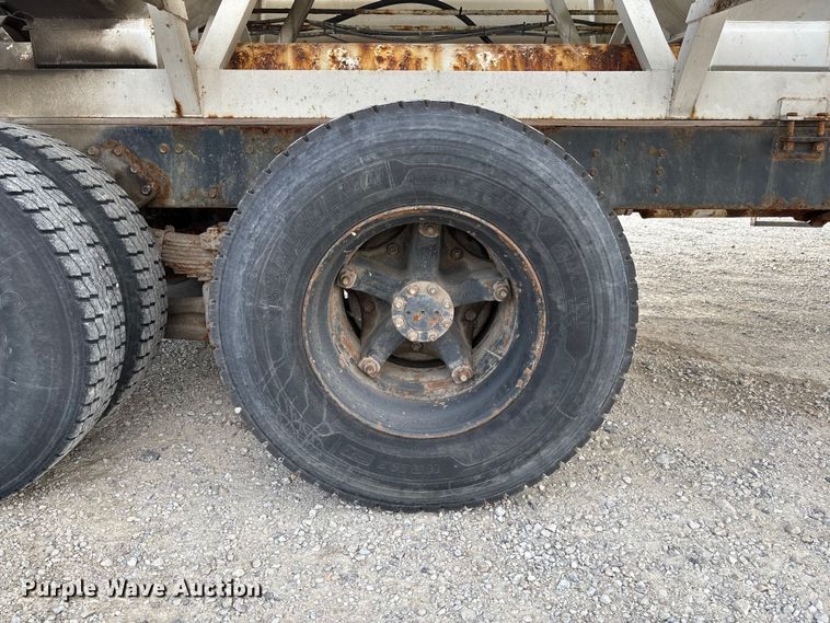 image for item EV3243 1989 International F-2654 fertilizer delivery truck