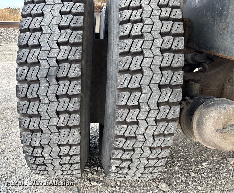 image for item EV3243 1989 International F-2654 fertilizer delivery truck