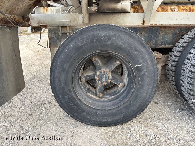 image for item EV3243 1989 International F-2654 fertilizer delivery truck