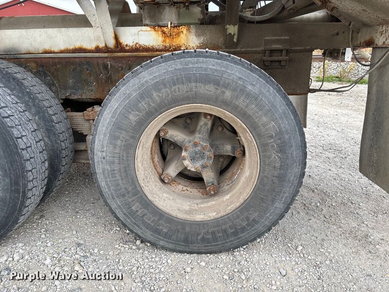 image for item EV3243 1989 International F-2654 fertilizer delivery truck