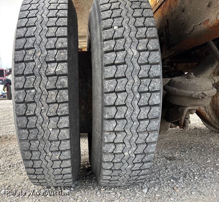 image for item EV3243 1989 International F-2654 fertilizer delivery truck