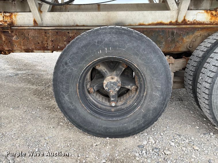 image for item EV3243 1989 International F-2654 fertilizer delivery truck