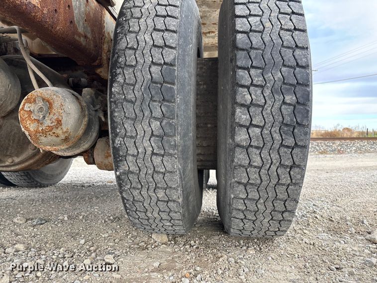 image for item EV3243 1989 International F-2654 fertilizer delivery truck