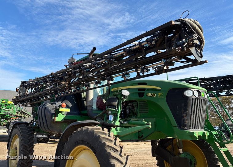 image for item EV3244 2012 John Deere 4830 sprayer