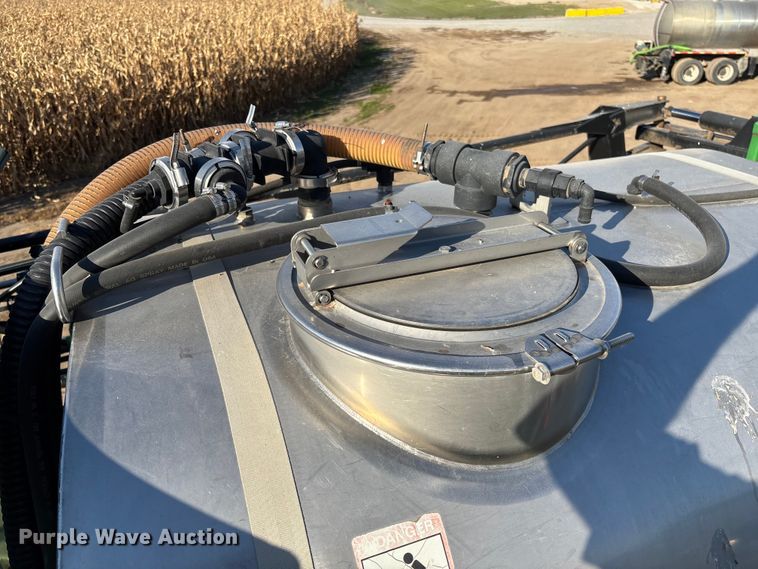 image for item EV3244 2012 John Deere 4830 sprayer