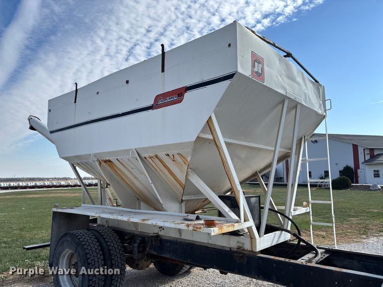 image for item EV3248 1988 GMC C7 fertilizer delivery truck