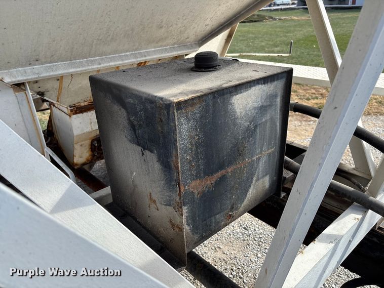 image for item EV3248 1988 GMC C7 fertilizer delivery truck