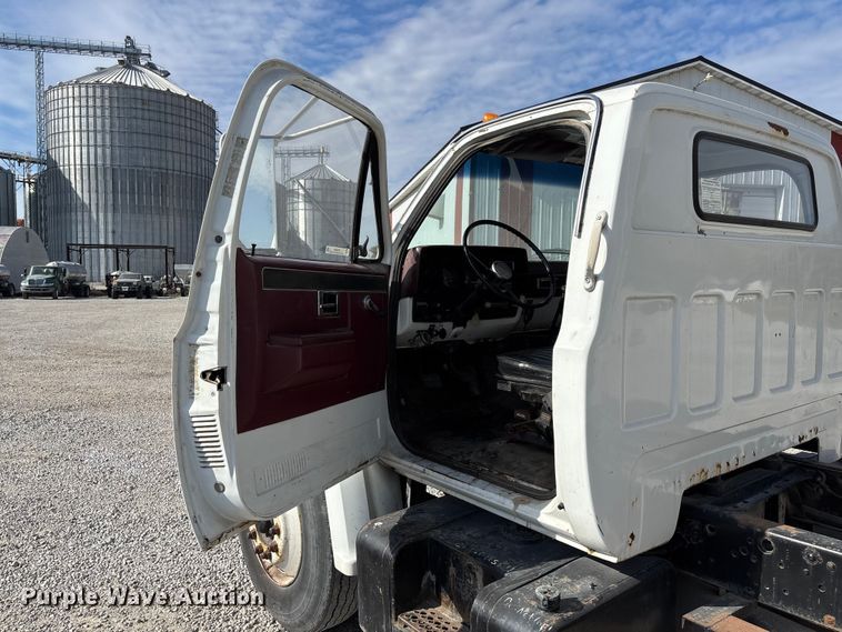 image for item EV3248 1988 GMC C7 fertilizer delivery truck