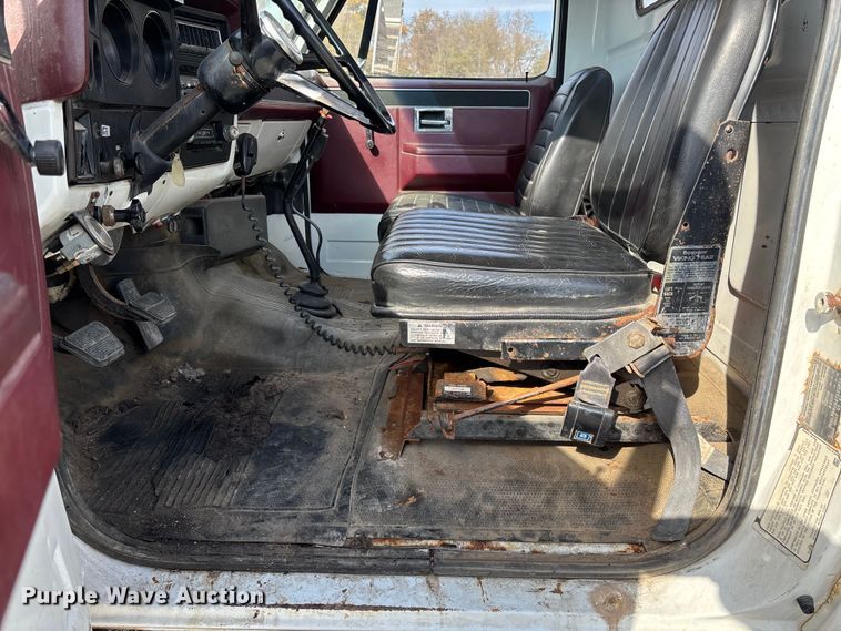 image for item EV3248 1988 GMC C7 fertilizer delivery truck