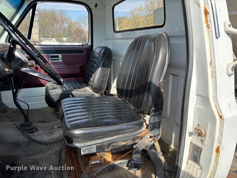 image for item EV3248 1988 GMC C7 fertilizer delivery truck