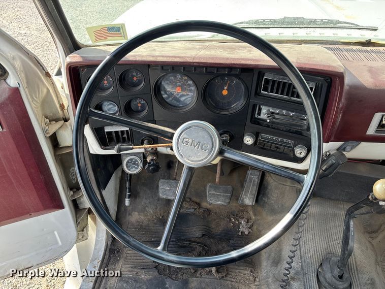 image for item EV3248 1988 GMC C7 fertilizer delivery truck