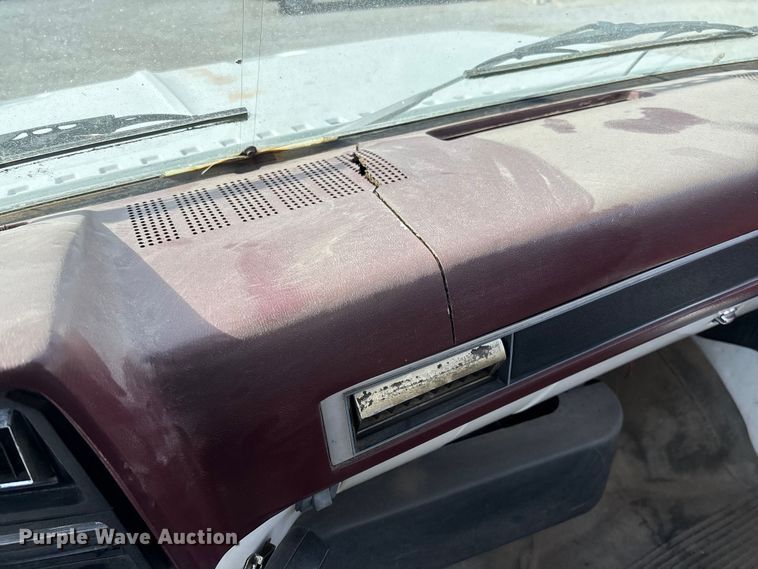 image for item EV3248 1988 GMC C7 fertilizer delivery truck