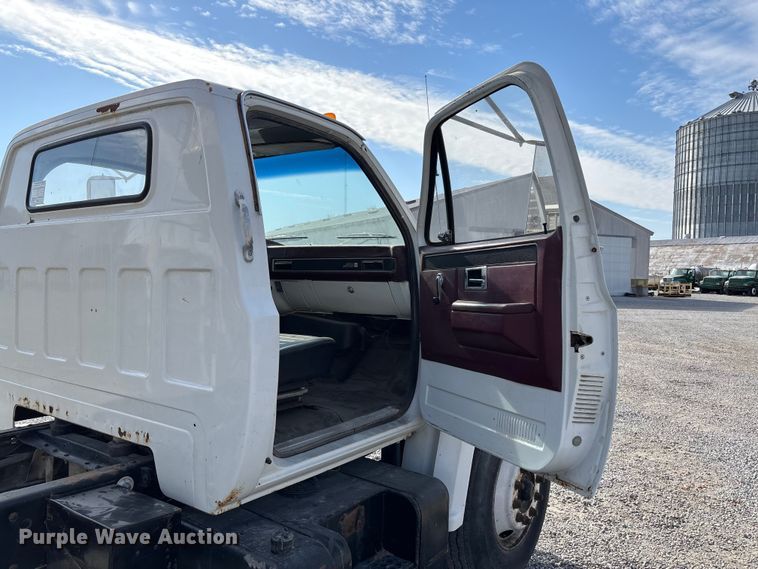 image for item EV3248 1988 GMC C7 fertilizer delivery truck