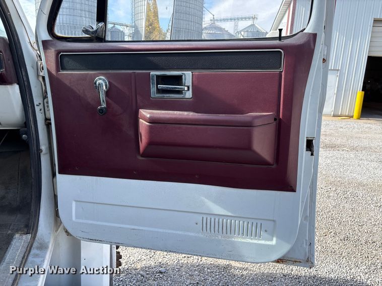 image for item EV3248 1988 GMC C7 fertilizer delivery truck