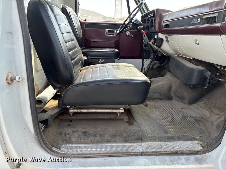 image for item EV3248 1988 GMC C7 fertilizer delivery truck