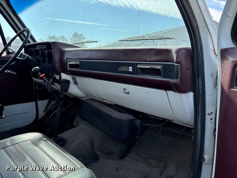 image for item EV3248 1988 GMC C7 fertilizer delivery truck