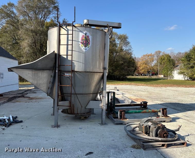 image for item EV3250 Doyle vertical fertilizer blender