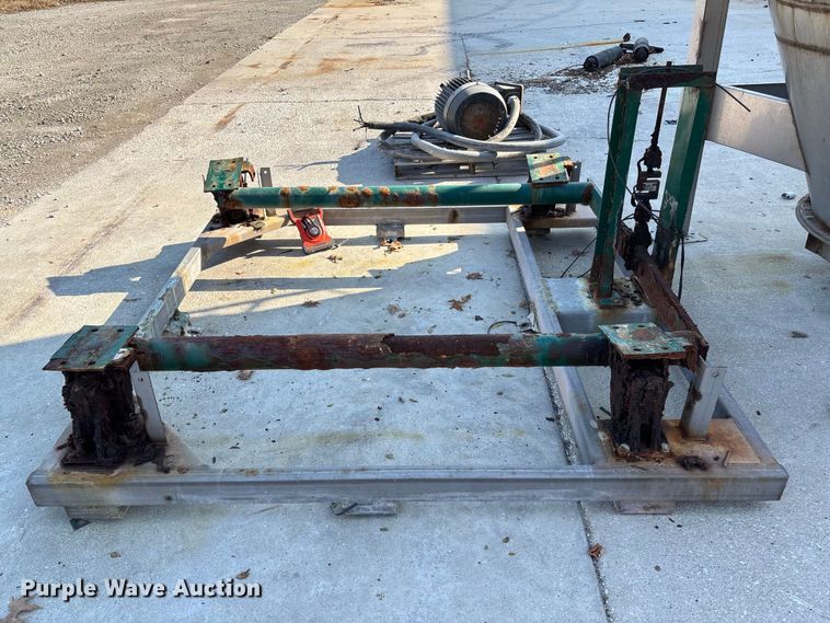 image for item EV3250 Doyle vertical fertilizer blender