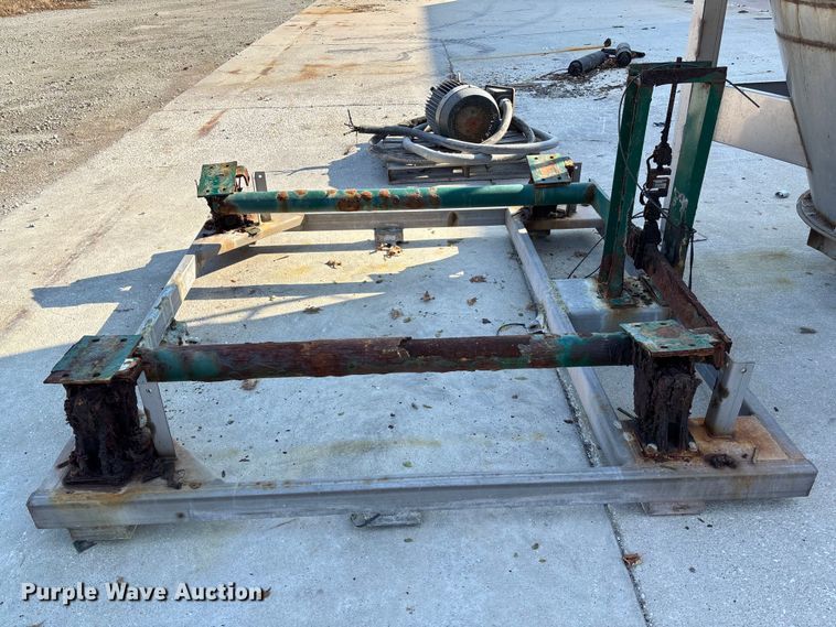 image for item EV3250 Doyle vertical fertilizer blender