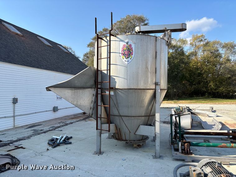 image for item EV3250 Doyle vertical fertilizer blender