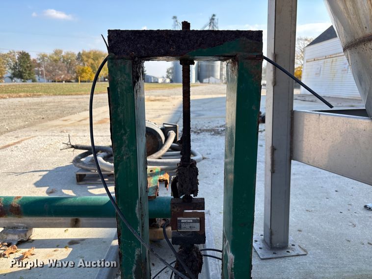 image for item EV3250 Doyle vertical fertilizer blender