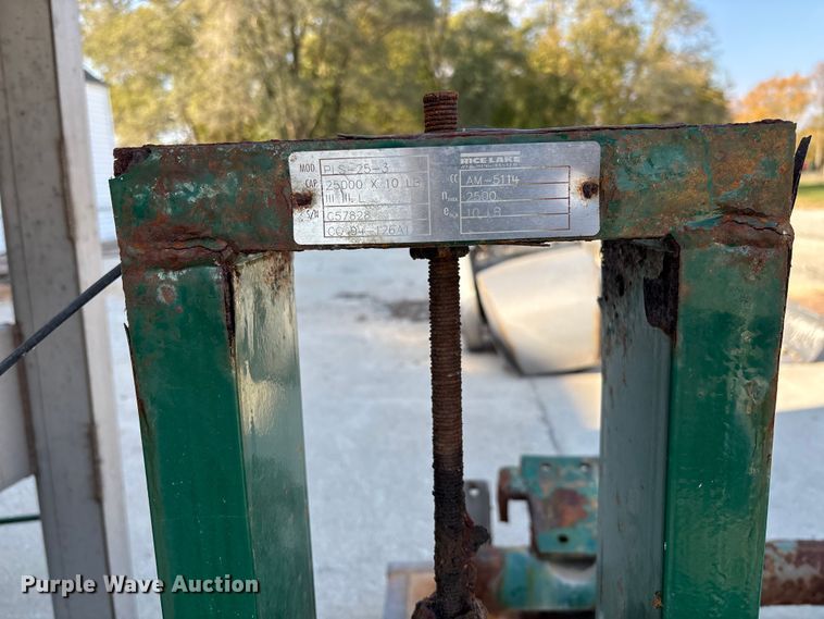 image for item EV3250 Doyle vertical fertilizer blender