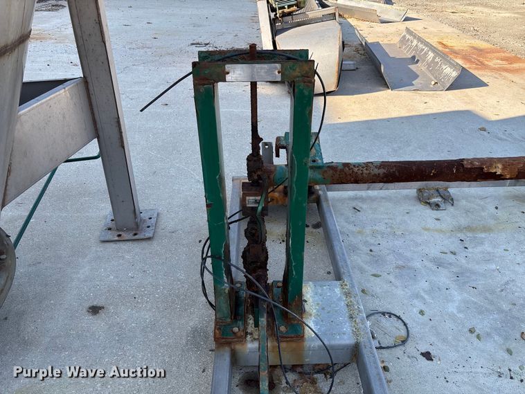 image for item EV3250 Doyle vertical fertilizer blender