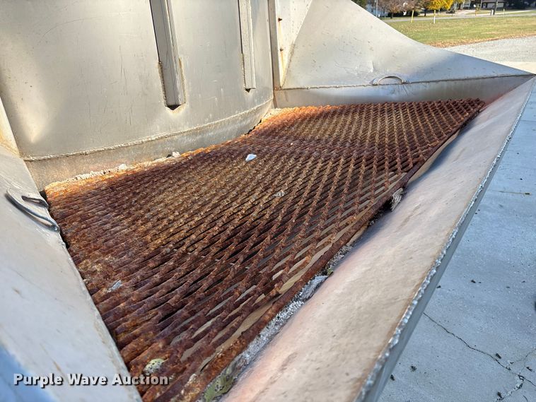 image for item EV3250 Doyle vertical fertilizer blender