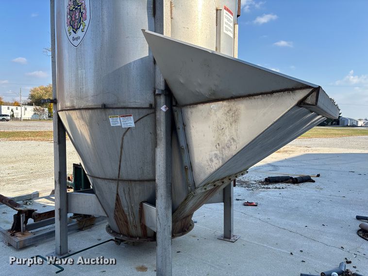 image for item EV3250 Doyle vertical fertilizer blender