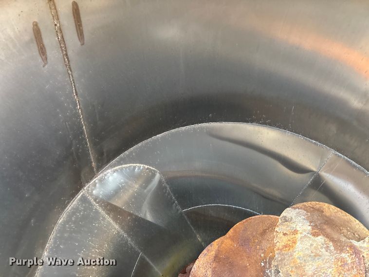 image for item EV3250 Doyle vertical fertilizer blender