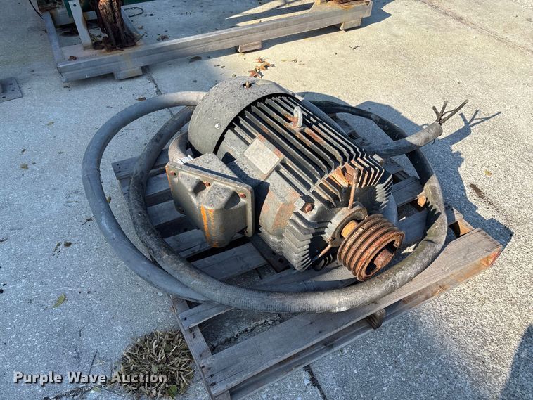 image for item EV3250 Doyle vertical fertilizer blender