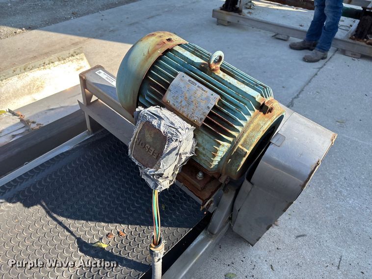 image for item EV3250 Doyle vertical fertilizer blender