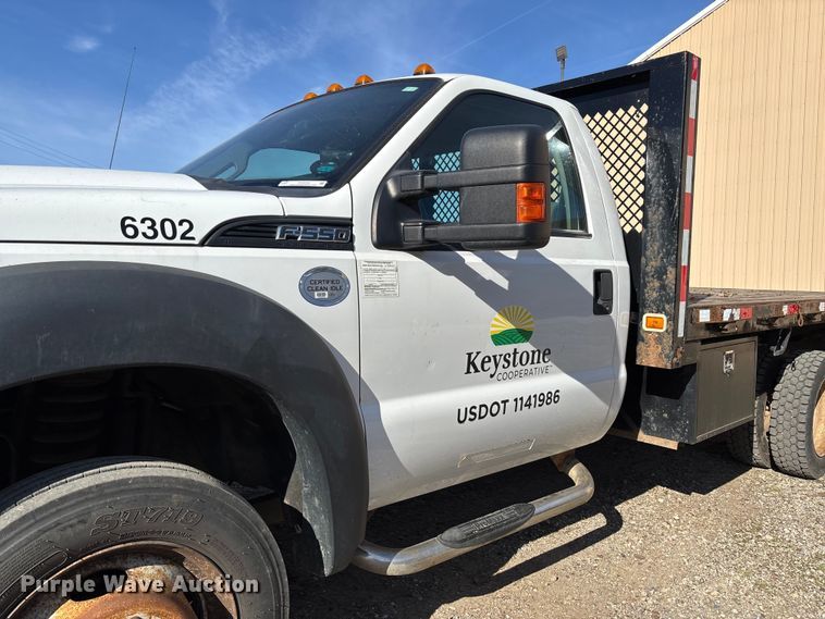 image for item EV3252 2013 Ford F550 flatbed truck
