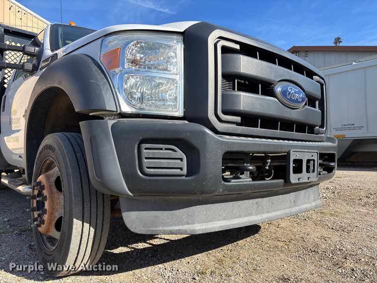 image for item EV3252 2013 Ford F550 flatbed truck